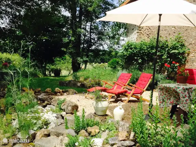 casa vacacional en Francia, Dordoña, Nontron – La pequeña casa Terraza