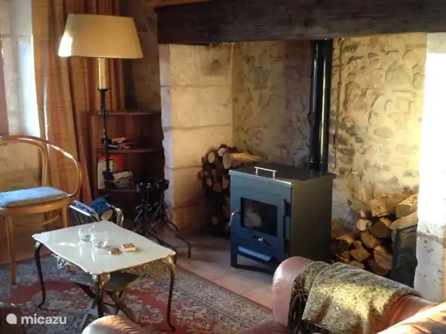 casa vacacional en Francia, Dordoña, Nontron – La pequeña casa Salón con estufa de leña