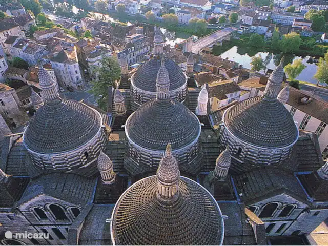 casa vacacional en Francia, Dordoña, Nontron – La pequeña casa Catedral de Périgueux