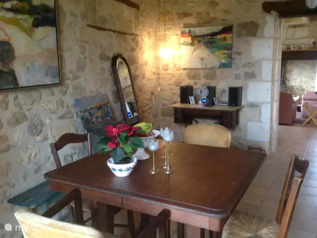 casa vacacional en Francia, Dordoña, Nontron – La pequeña casa Cocina con mesa de comedor
