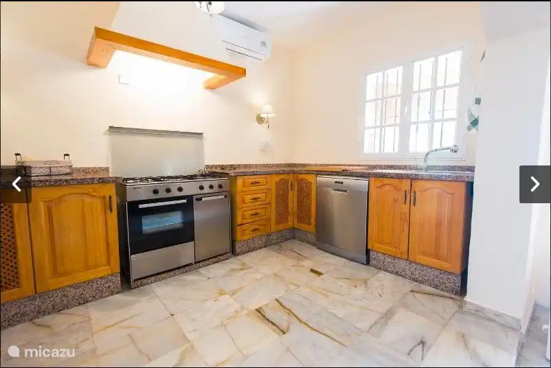 cuisine de style campagnard moderne entièrement équipée