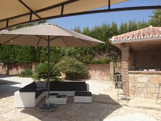 Villa, piscine chauffée, vue mer | Espagne, Costa del Sol, Málaga - villa salon et barbecue