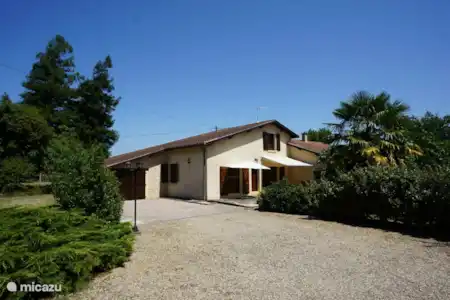 Vakantiehuis Frankrijk, Gers, Bascous bungalow Jouanlanne het huis vanaf de inrit gezien
