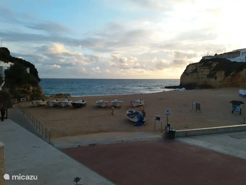 Carvoeiro-Strand im Frühjahr