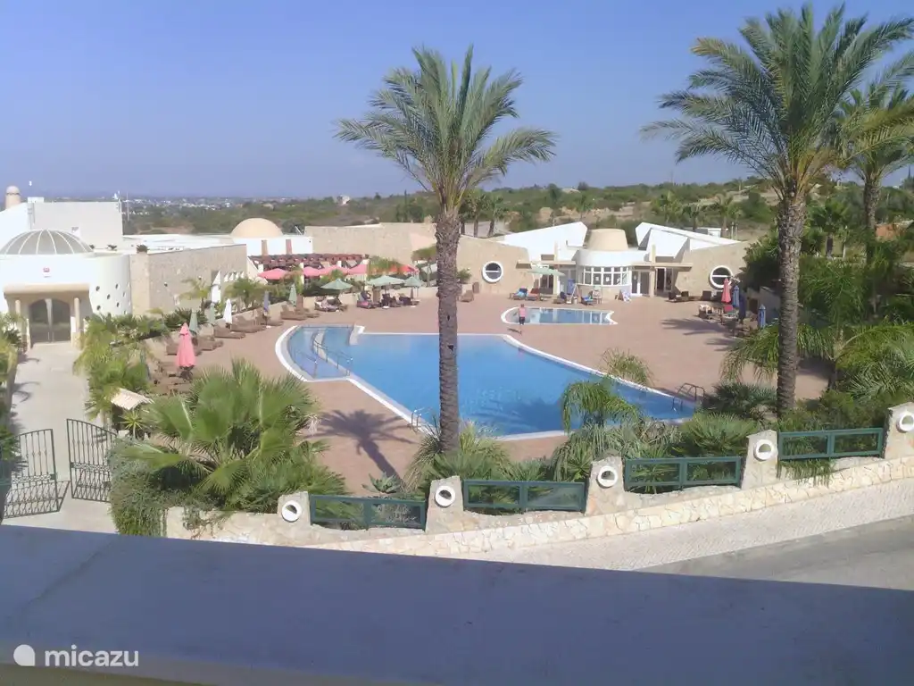 Blick auf den Pool-Bar und Restaurant von Quinta da Boa Nova