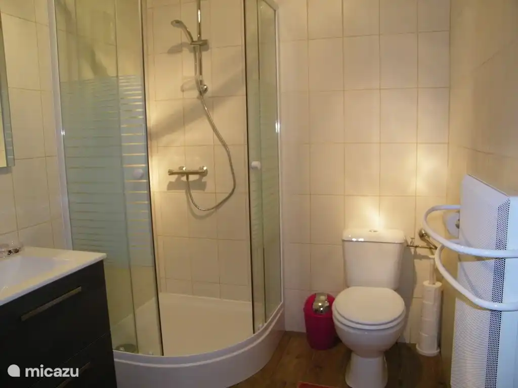 ein luxuriöses Badezimmer