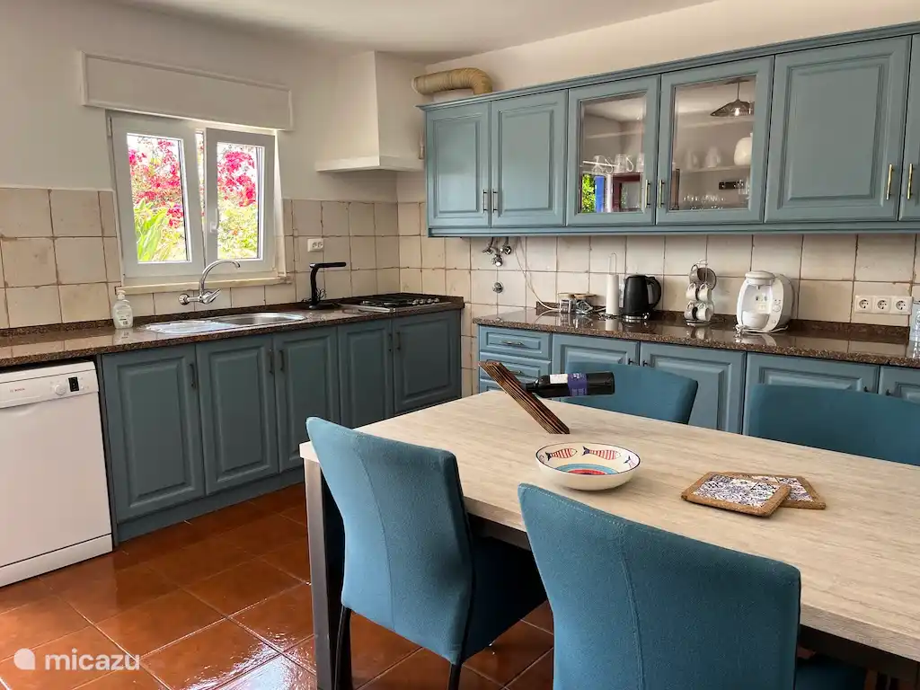 Fully equipped kitchen.