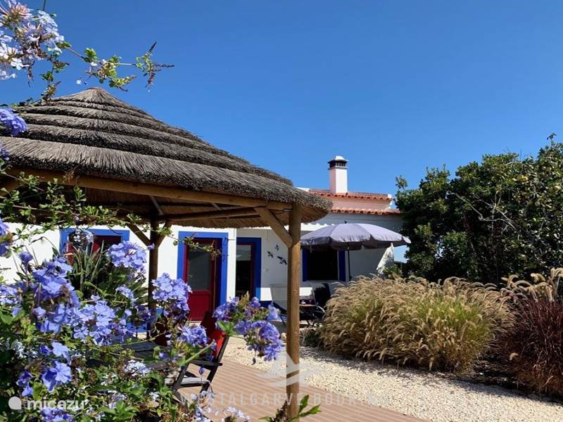 Vakantiehuis Portugal, Algarve, Aljezur Vakantiehuis Mooi landhuisje dichtij zee