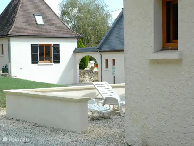 Location de Vacances France, Dordogne, Carlux, gîte / cottage - églantine Terrasse latérale avec transats