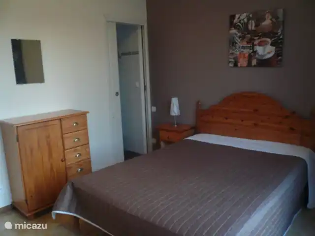 Location de Vacances France, Dordogne, Carlux, gîte / cottage - églantine Chambre au rez-de-chaussée avec salle de bain attenante.