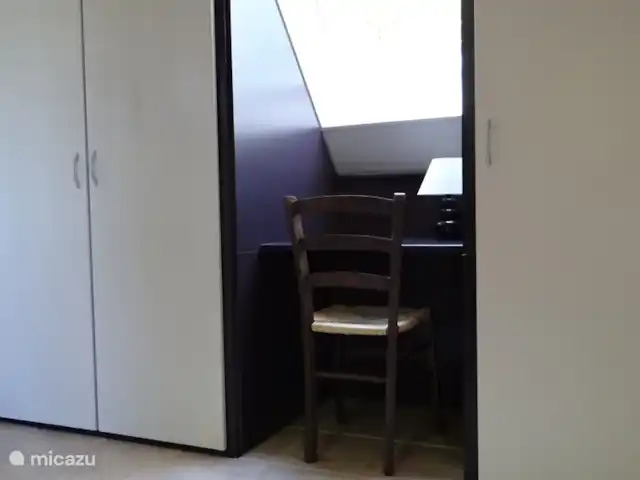 Location de Vacances France, Dordogne, Carlux, gîte / cottage - églantine Deuxième chambre à l’étage : penderie et bureau