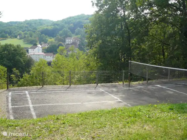 Location de Vacances France, Dordogne, Carlux, gîte / cottage - églantine Tête de badminton. Des concours hebdomadaires sont organisés ici en été pour petits et grands, y compris des boissons savoureuses et des gâteaux