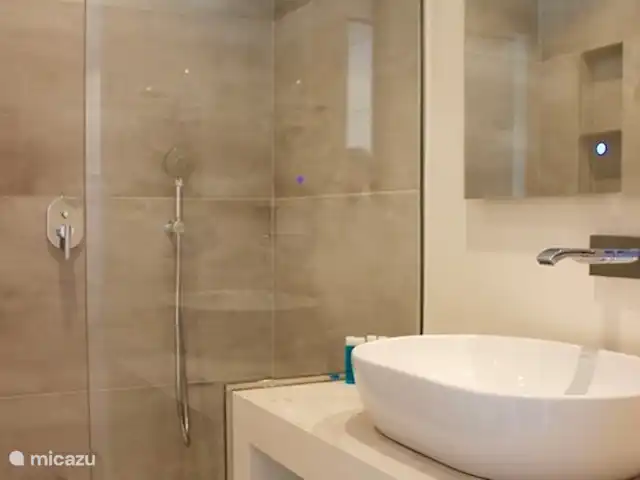 Location de Vacances Espagne, Ibiza, Cala Tarida, appartement - Bouddha blanc Corail mars