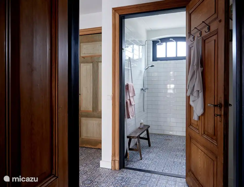 douche (aparte) en apart toiletD