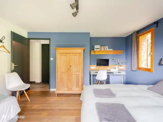 Chalet Rouge ou Blanc - Alpe d'Huez | France, Isère, Villard-Reculas - chalet Dans la chambre 2, il y a aussi un lieu de travail, où vous pouvez travailler tranquillement sur un ordinateur portable.