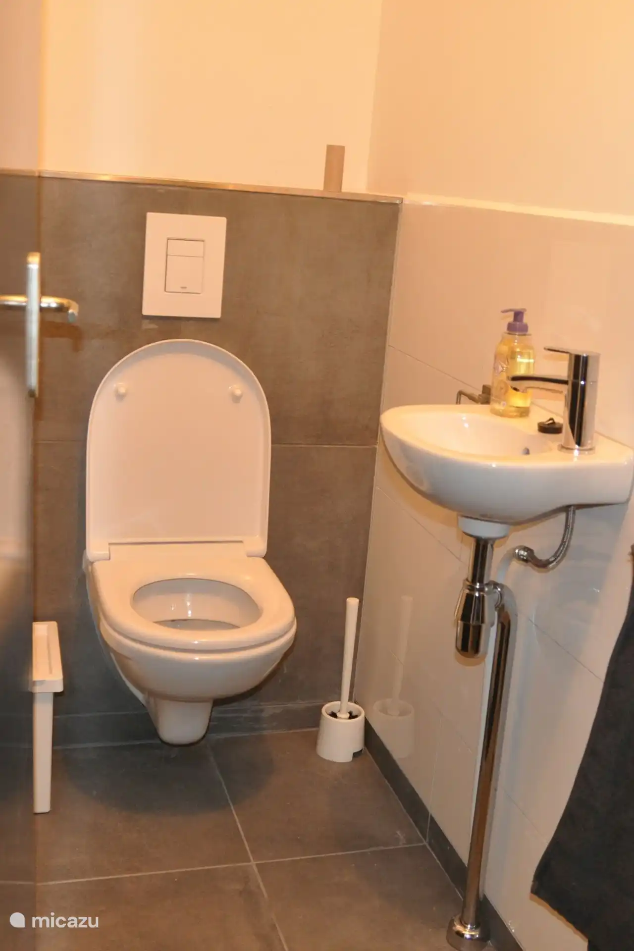 WC2 - There is a separate WC on each floor