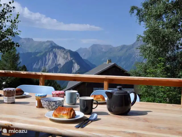 Chalet Rouge ou Blanc - Alpe d'Huez | France, Isère, Villard-Reculas - chalet Petit-déjeuner sur la terrasse