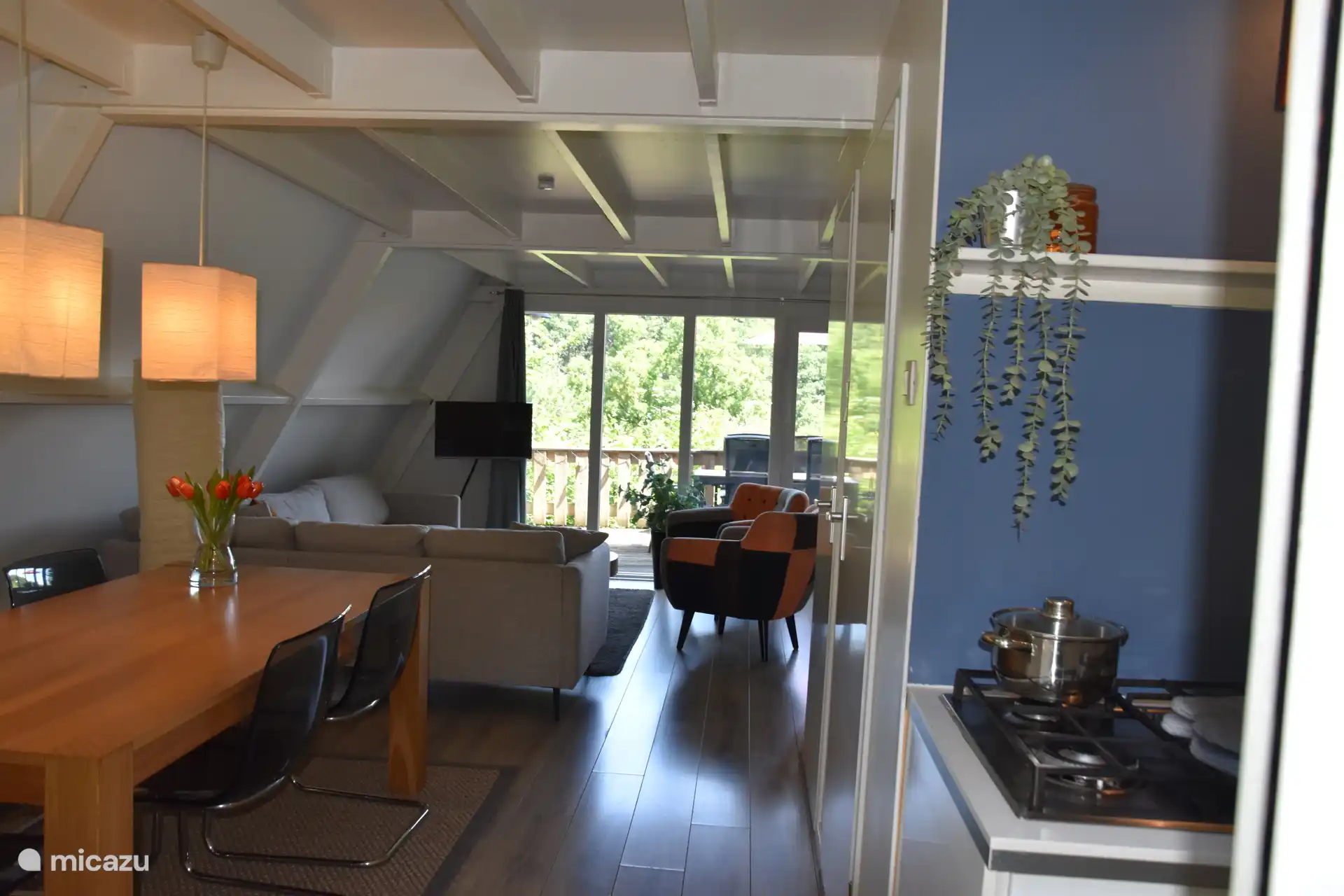 El gnomo naranja en Bélgica, Ardenas, Durbuy - Bungaló