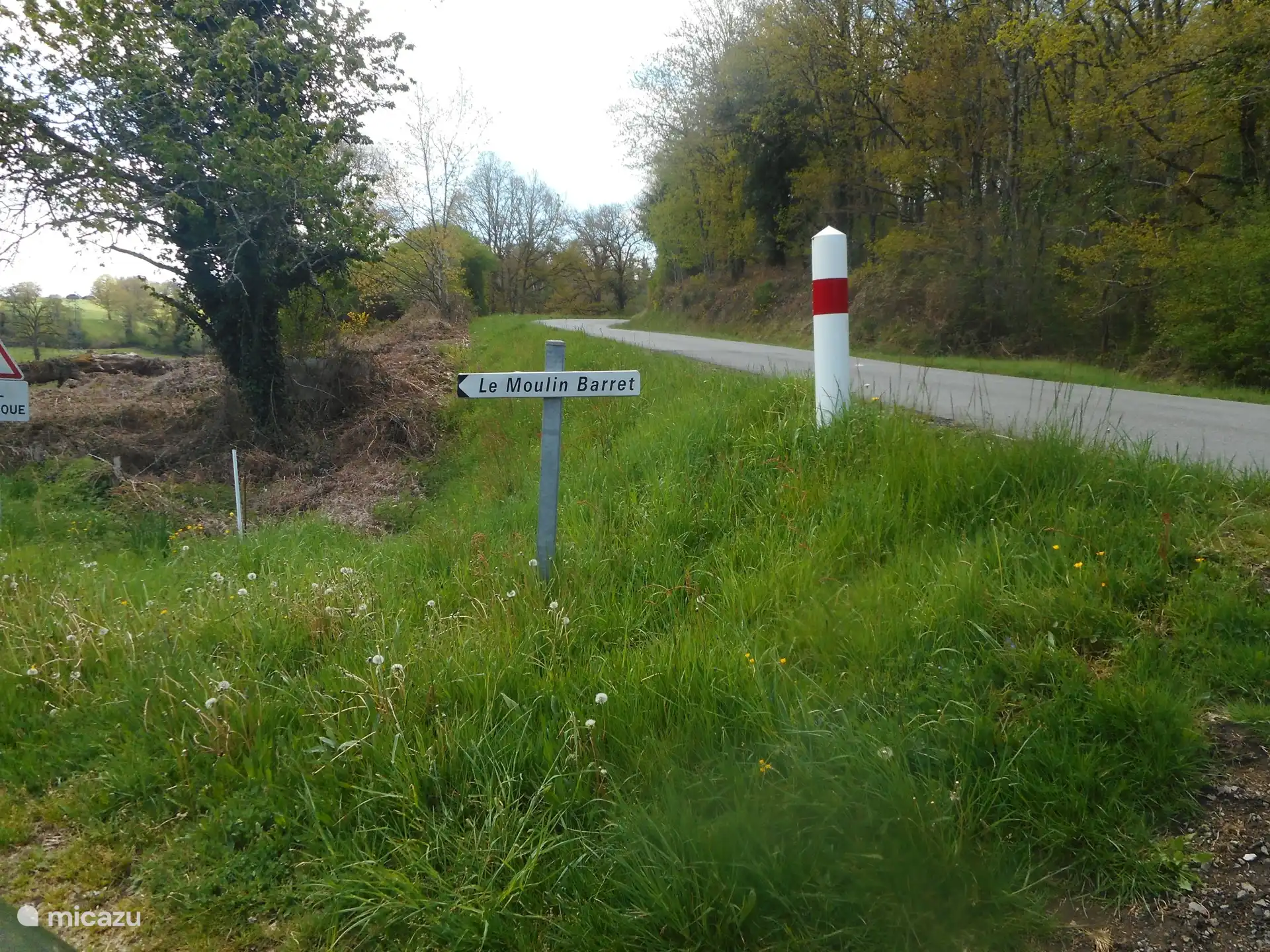 Indication depuis la route principale