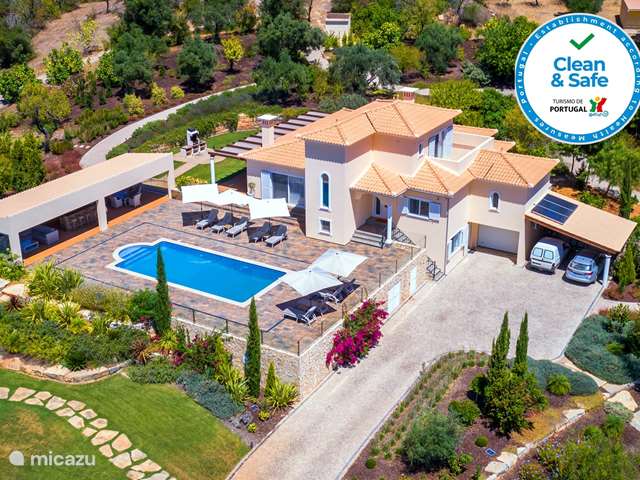 Holiday home in Portugal, Algarve, Loulé-Parragril-Zimbral - villa Casa da Rosa - 5* Villa/Heated pool