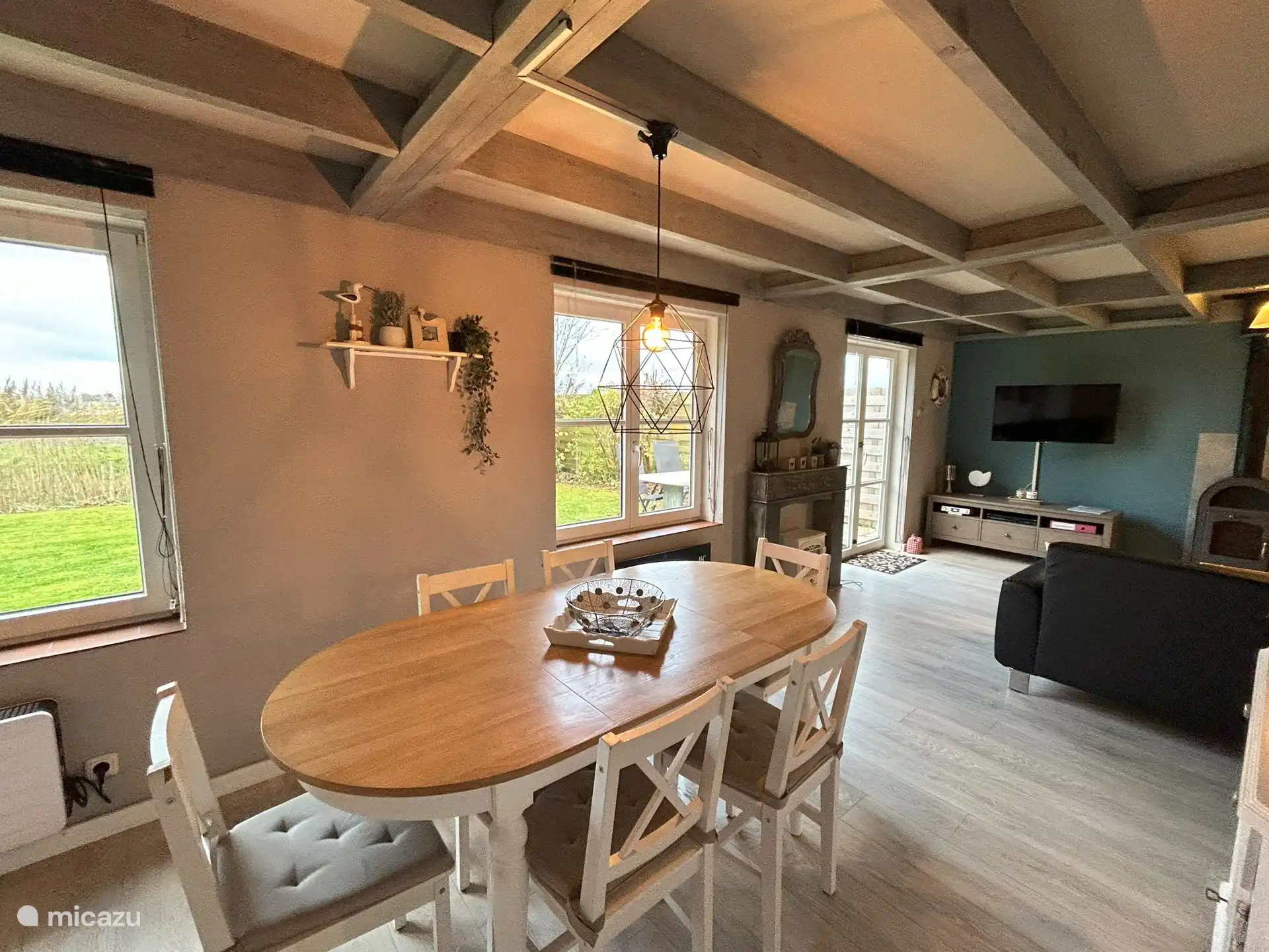 Essbereich + Herd + TV