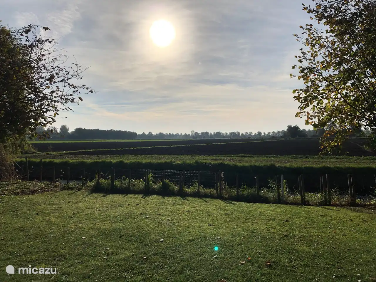 Garten mit Panoramablick auf die Felder