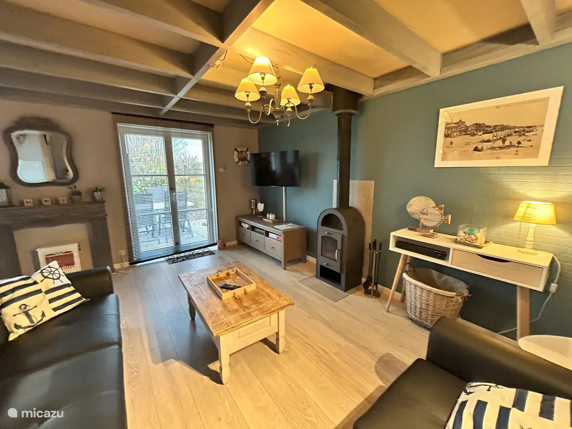 Sitzecke + Herd + Fenster nr Terrasse