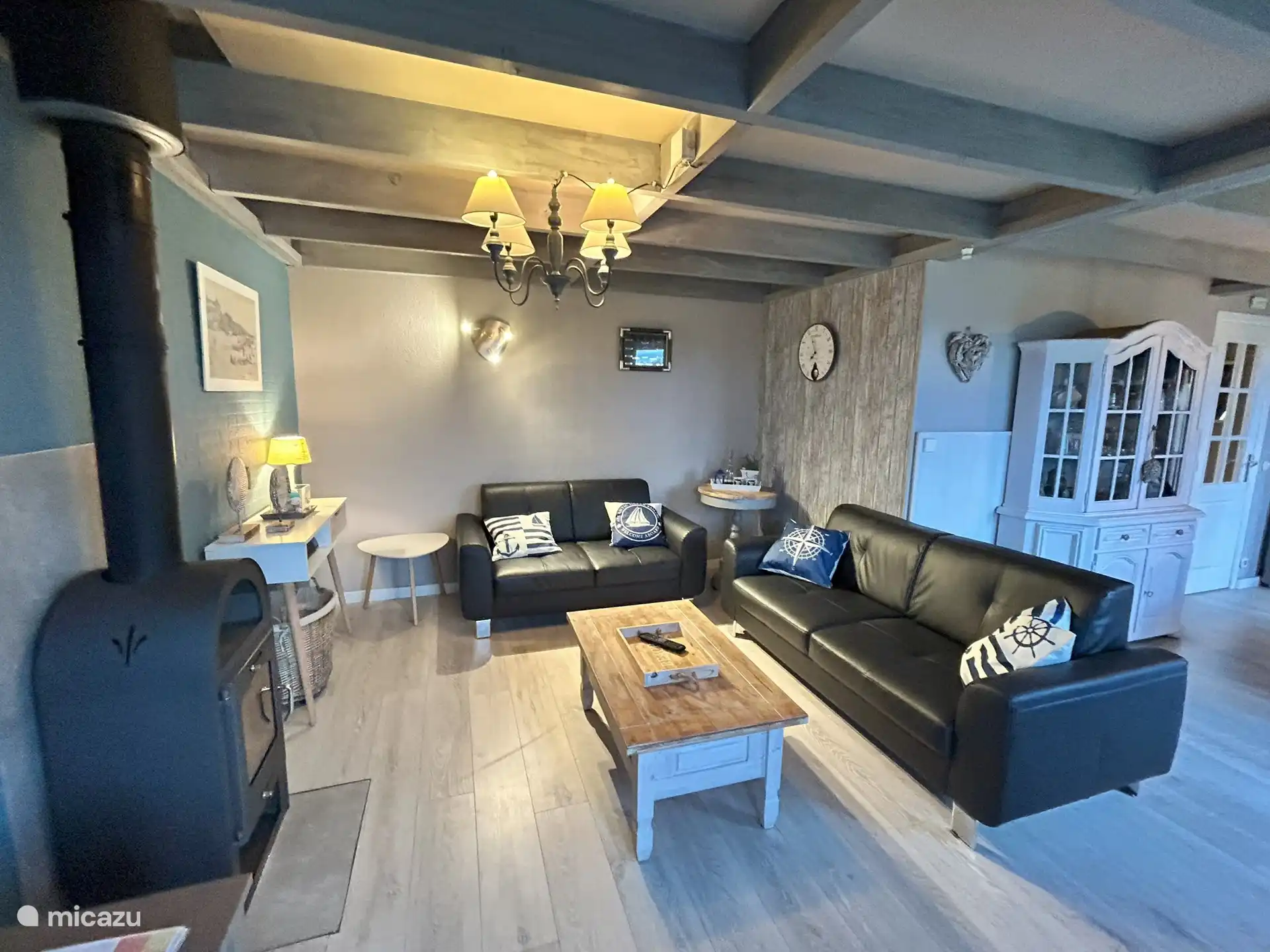 Sitzecke + Heizung + Smart-TV (Youtube, Netflix, ...), Chromecast