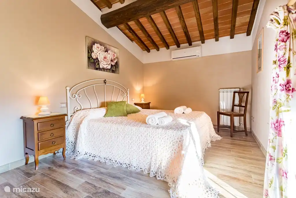 bedroom - Noce Cottage - Monti 1824