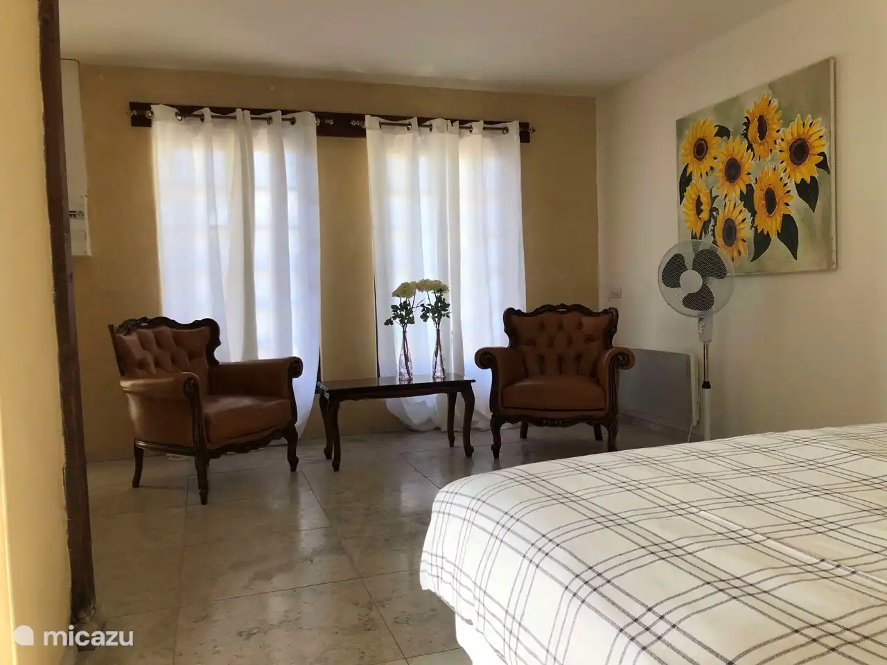 Coin salon de la chambre au rez-de-chaussée