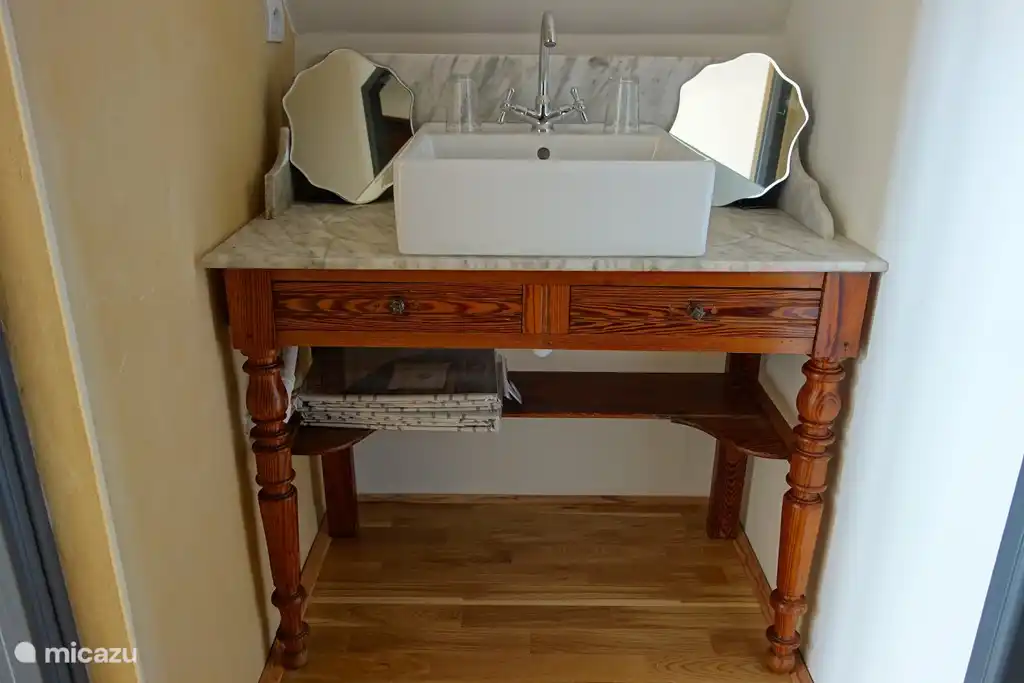 Lavabo à l'étage