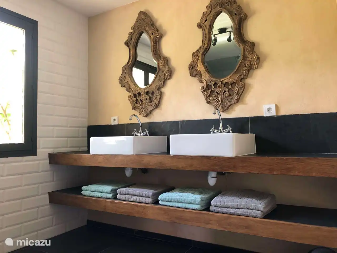 2ème salle de bain (en bas)