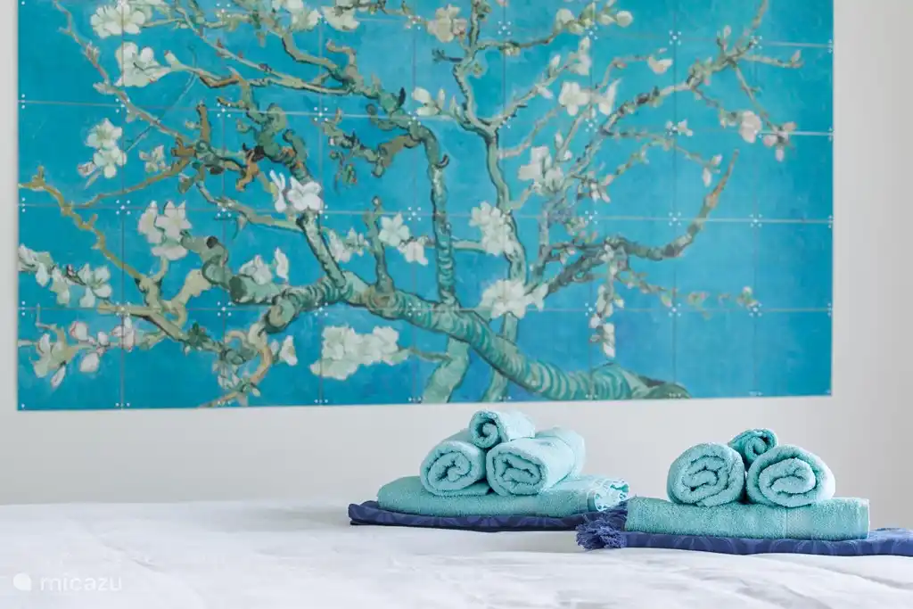 Chambre 4 - standard pour chaque invité : une grande serviette, deux petites serviettes et une serviette de plage