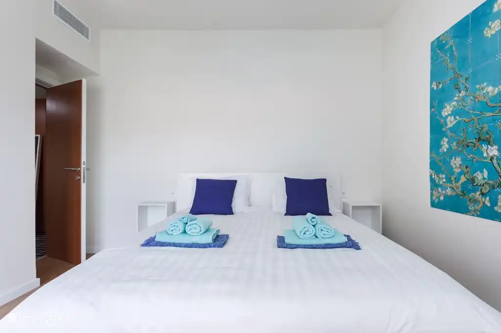 chambre 4, en façade, lit king size