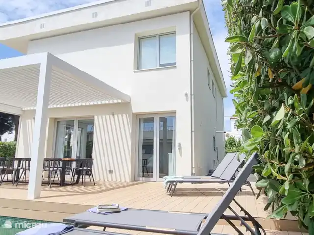 Villa by the sea, near Barcelona in Spain, Barcelona, Castelldefels - villa There are also four adjustable sunbeds available