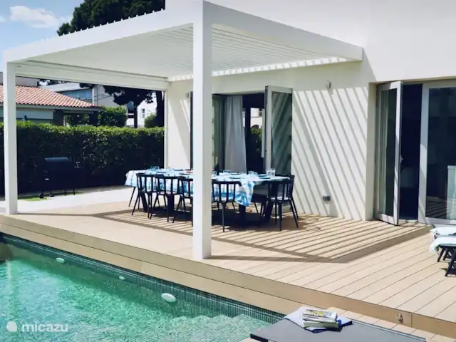 Villa by the sea, near Barcelona in Spain, Barcelona, Castelldefels - villa