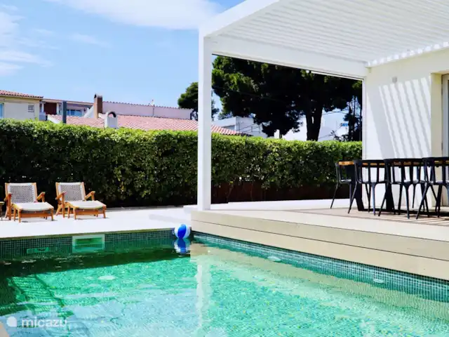 Villa by the sea, near Barcelona in Spain, Barcelona, Castelldefels - villa The pergola is adjustable and can stop both rain and sun - as desired