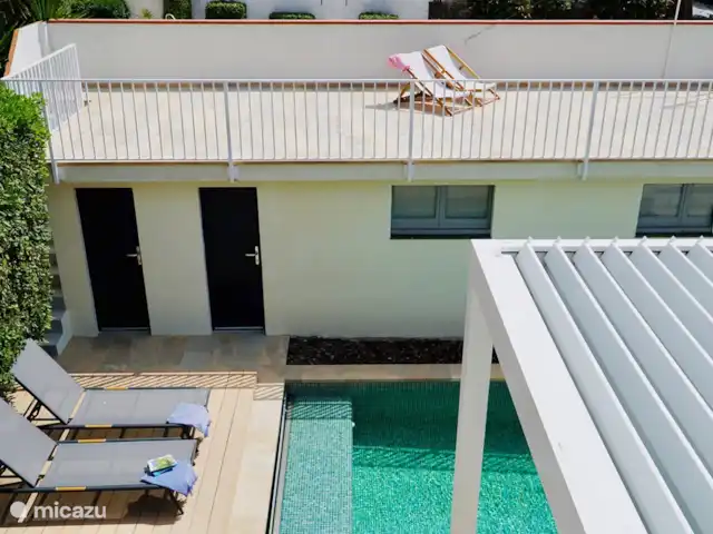 Villa by the sea, near Barcelona in Spain, Barcelona, Castelldefels - villa The garage has a new shower room and a laundry room with two washing machines and a dryer