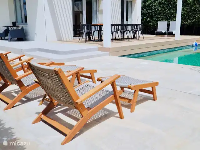Villa by the sea, near Barcelona in Spain, Barcelona, Castelldefels - villa Three sun loungers with footstool - to chill out