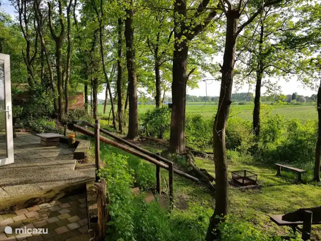 Location de Vacances Pays-Bas, Limbourg, Wellerlooi, maison de vacances - Le pic tacheté jardin avec la vallée de la Meuse au-delà