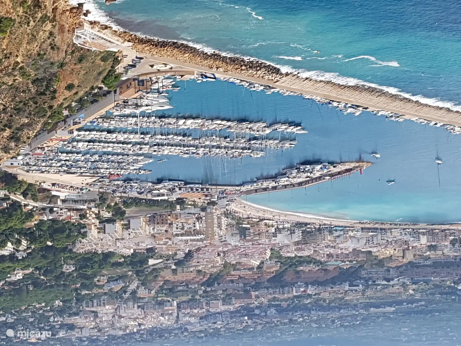 Depuis le Cap San Antoni, vous pouvez voir le port de Javea