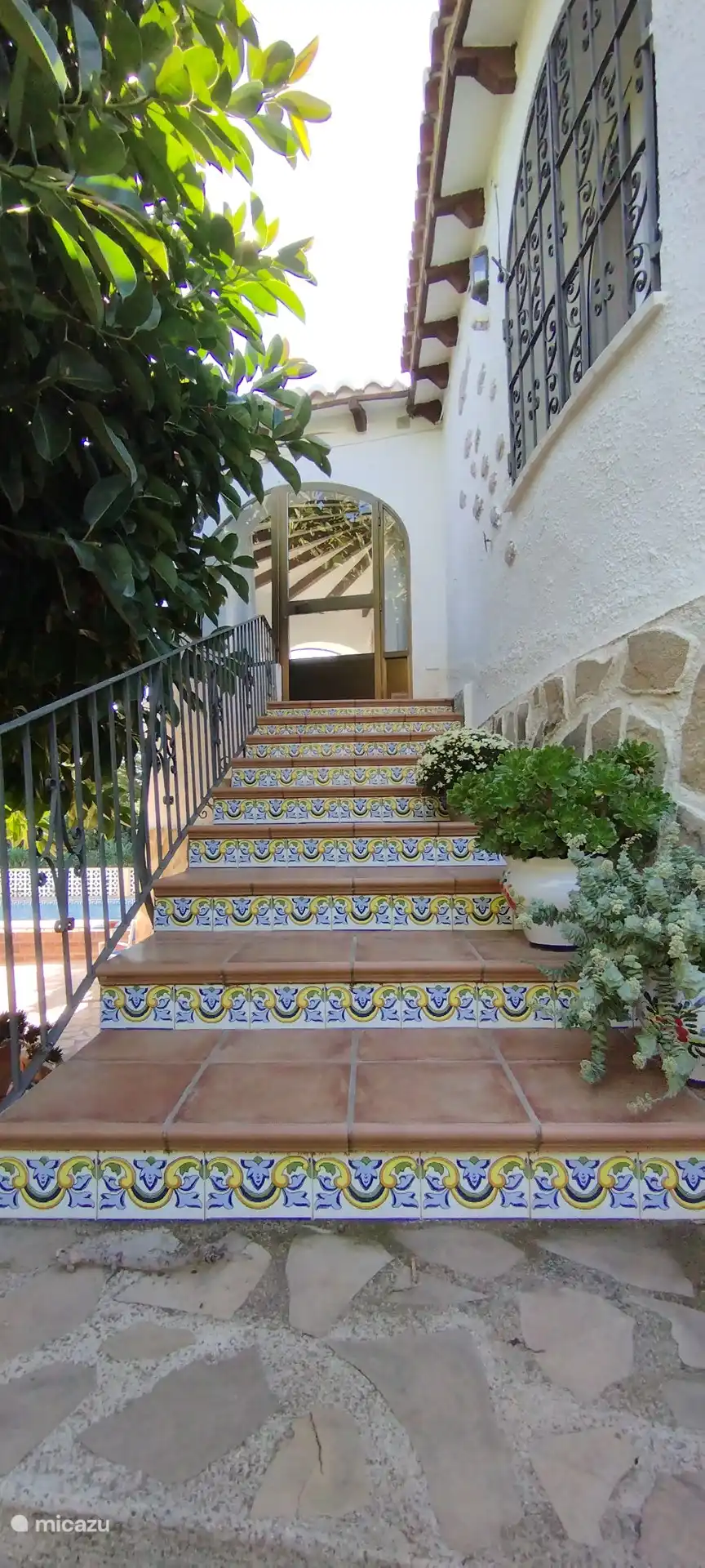 Les escaliers menant à la Casa. 