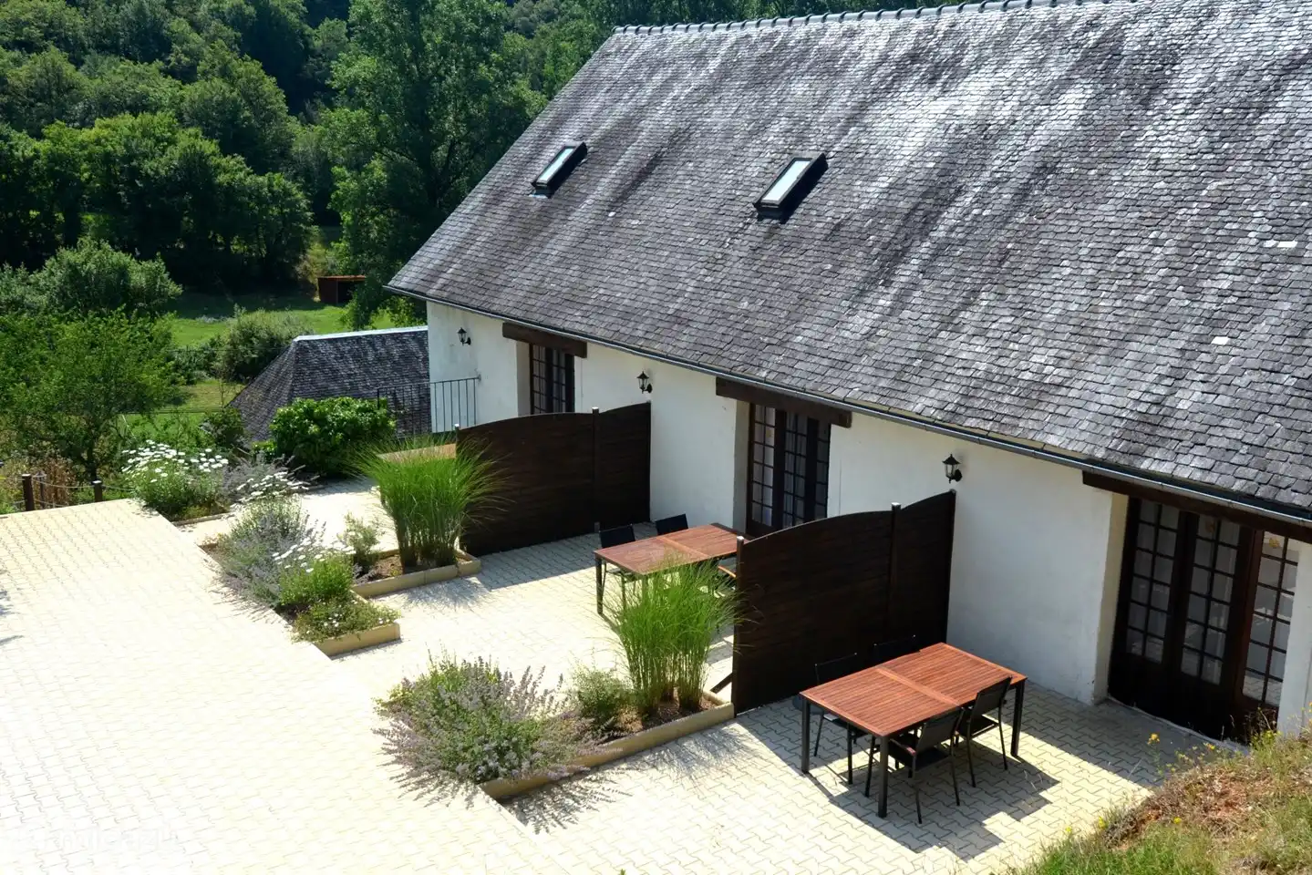 The former coach house with the g&#238;tes