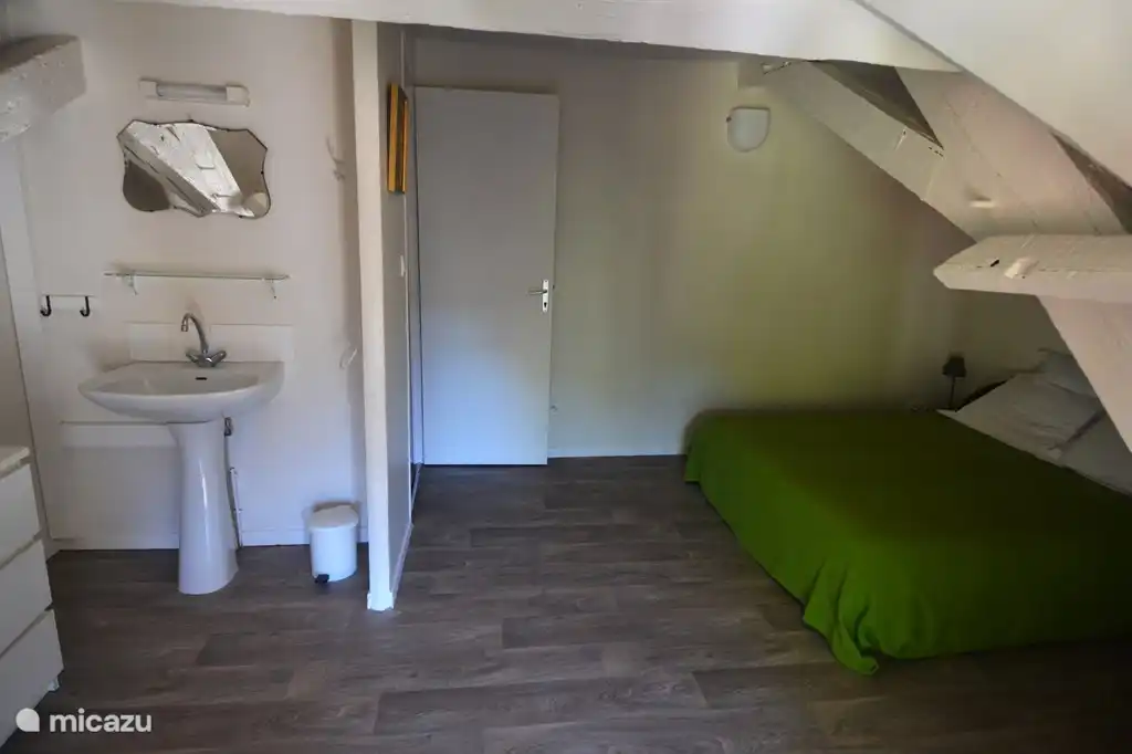 Double room with extra sink