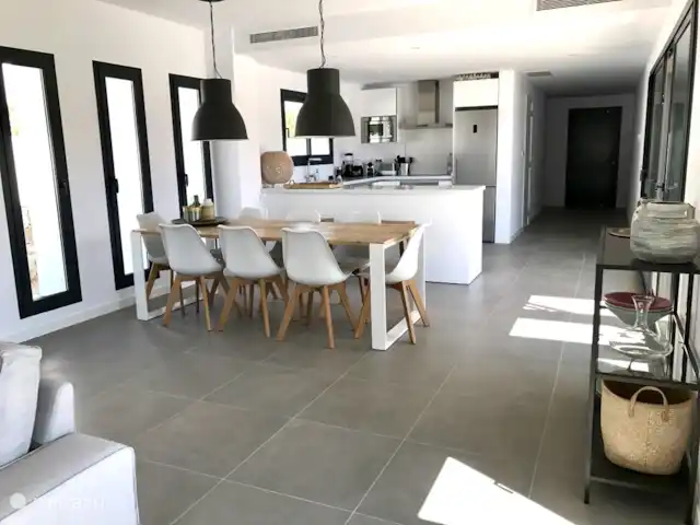 Casa Duende Moraira | Espagne, Costa Blanca, Moraira - villa Dans le séjour avec cuisine ouverte se trouve une table pour 8 personnes.