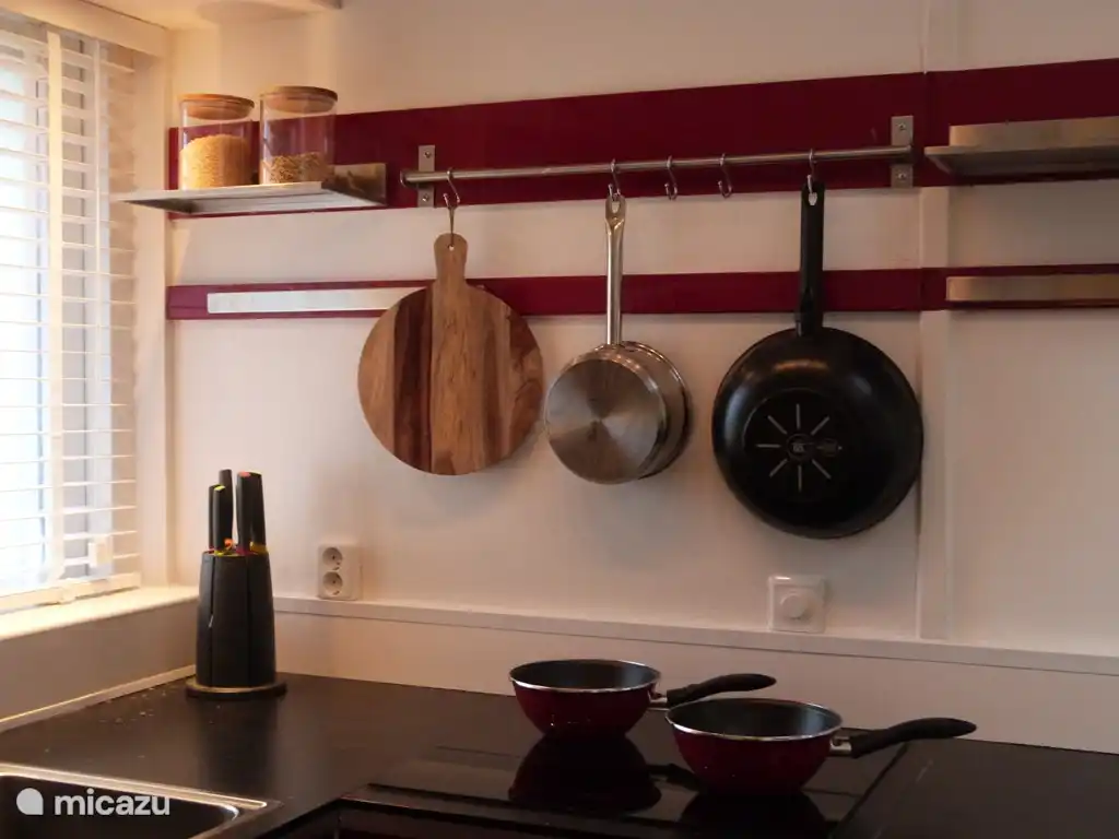 Keuken met alle benodigdheden.