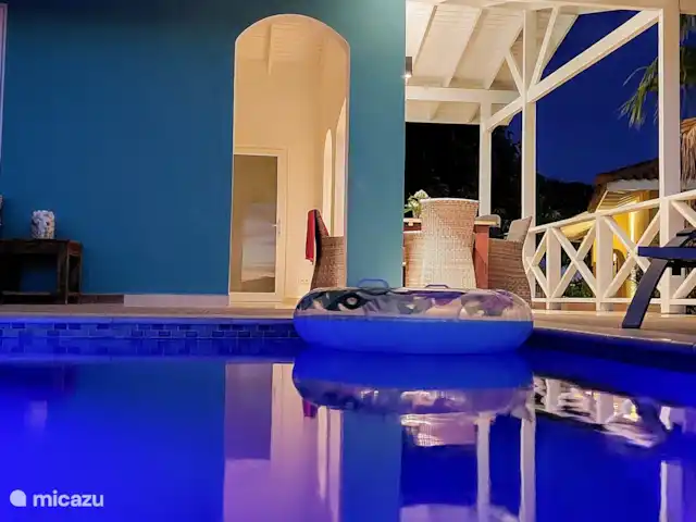 villa en Curazao, Bandabou (oeste), Fontein – Villa Coco, con piscina Schwimmbad in der Nacht