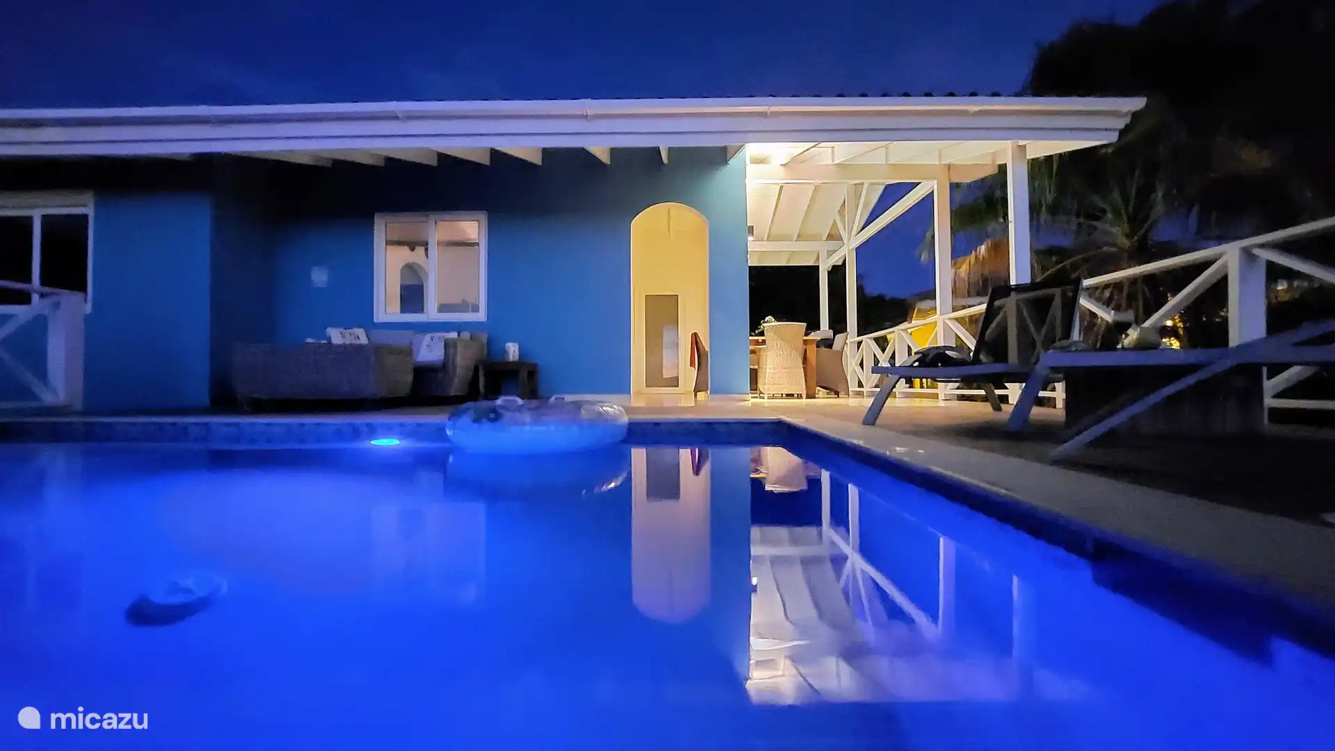 Aussenbereich in der Nacht