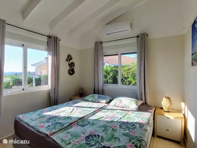 villa en Curazao, Bandabou (oeste), Fontein – Villa Coco, con piscina Schlafzimmer 1 mit Doppelbett
