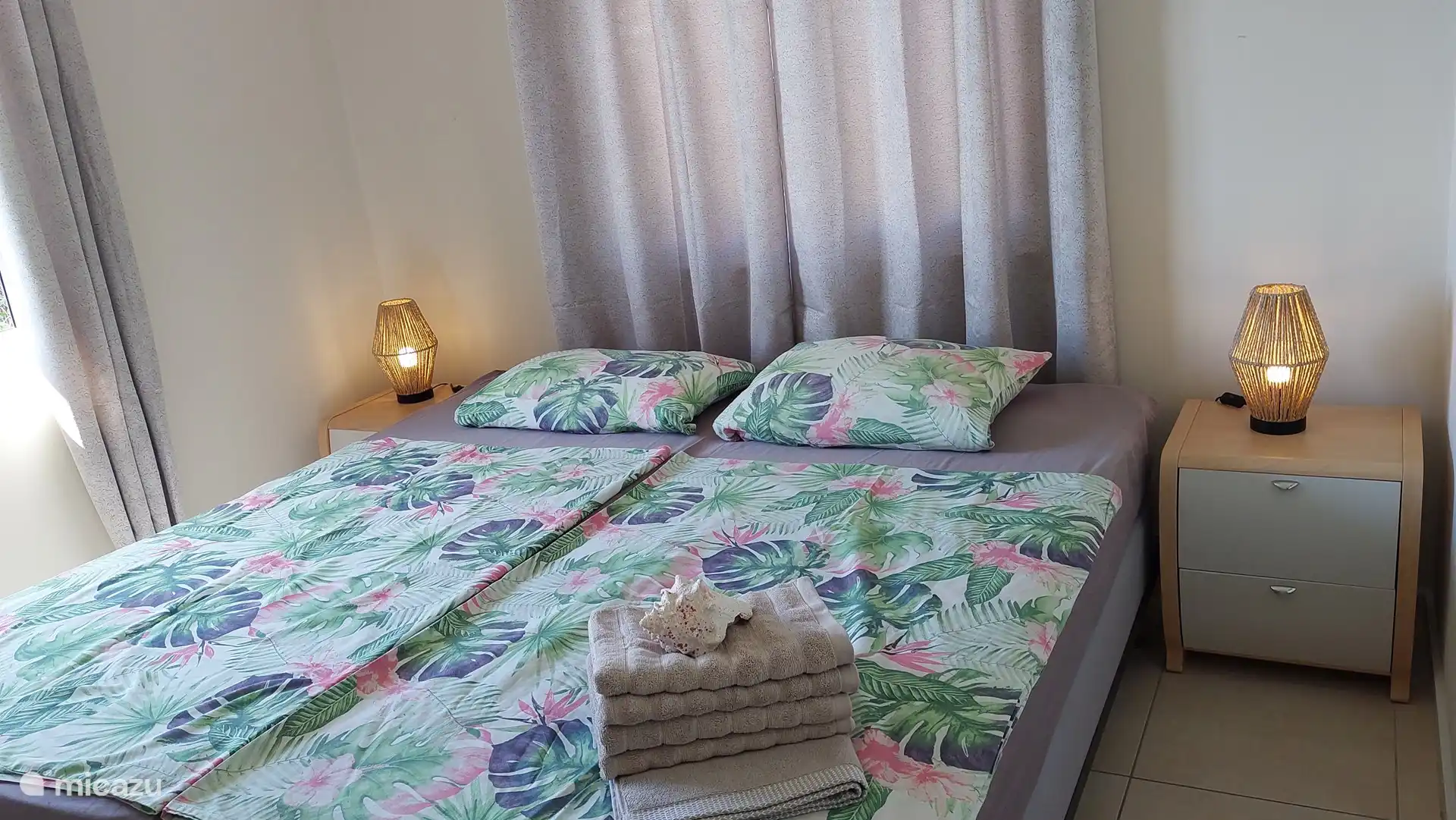 Schlafzimmer 1 mit Doppelbett